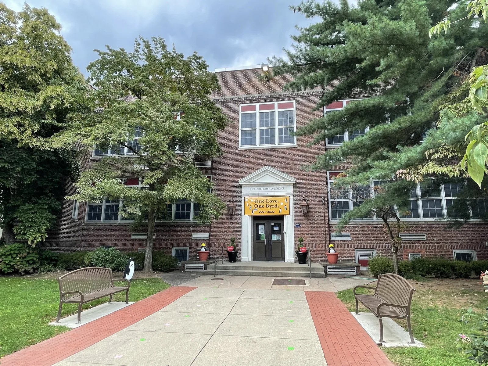 Original picture of Richard E Byrd School, an elementary school in Glen Rock, New Jersey, United States, taken September 8, 2021