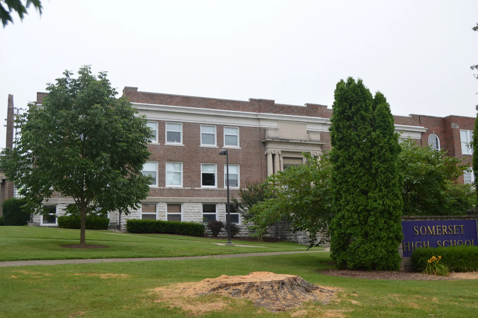 Front of the Carnegie library section of the former Somerset City School and Carnegie Library, located at 300 College Street (Kentucky Route 2296) in Somerset, Kentucky, United States. Built in 1906 and expanded by the construction of the rest of the complex a few years later, it is listed on the National Register of Historic Places.
