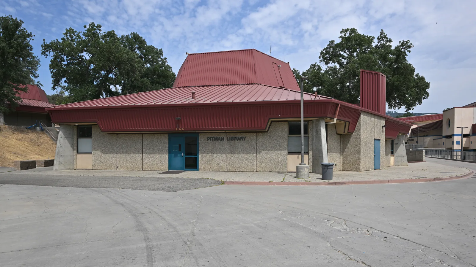 The Pitman Library at Yosemite High School, part of the Yosemite Unified School District. 50200 Road 427, Oakhurst, California 93644.