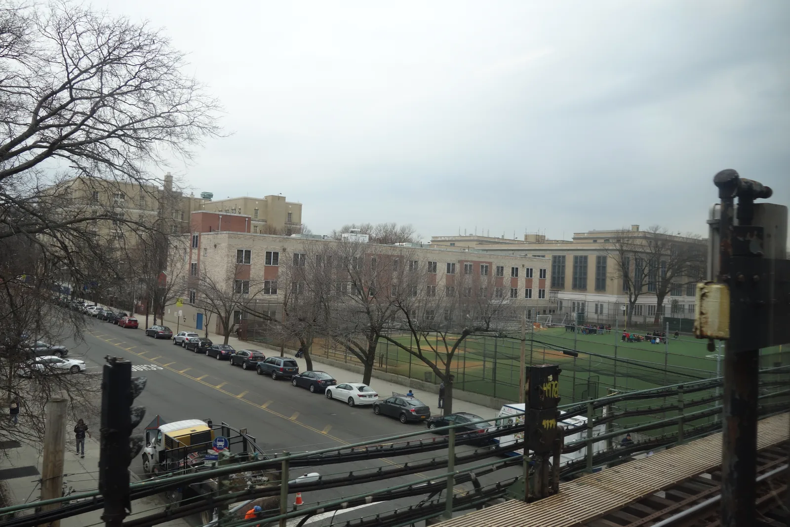 Looking west at the small athletic field of Walton Educational Campus (formerly Walton High School) next to Public School 340, on Jerome Avenue north of West 195th Street in Jerome Park, Bronx. PS 340, Walton High School, and the adjacent PS 86 are some of the numerous schools built on the east side of the former Jerome Park Racetrack next to the Jerome Park Reservoir.
Looking from a Woodlawn-bound 4 express train.