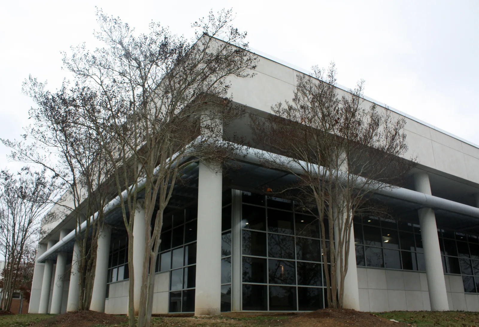 Facade of 800 building's library on the campus of Auburn High School located in Auburn, Alabama