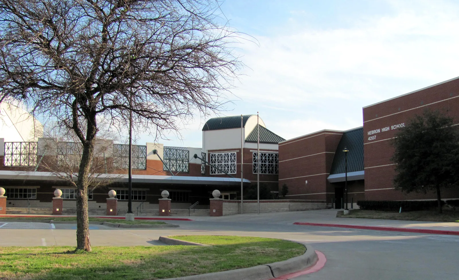 The front of Hebron High School in Carrollton, Texas. Part of the Lewisville Independent School District.
